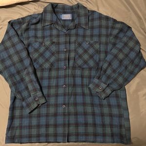 Pendleton Mens Plaid Button up Size: Medium